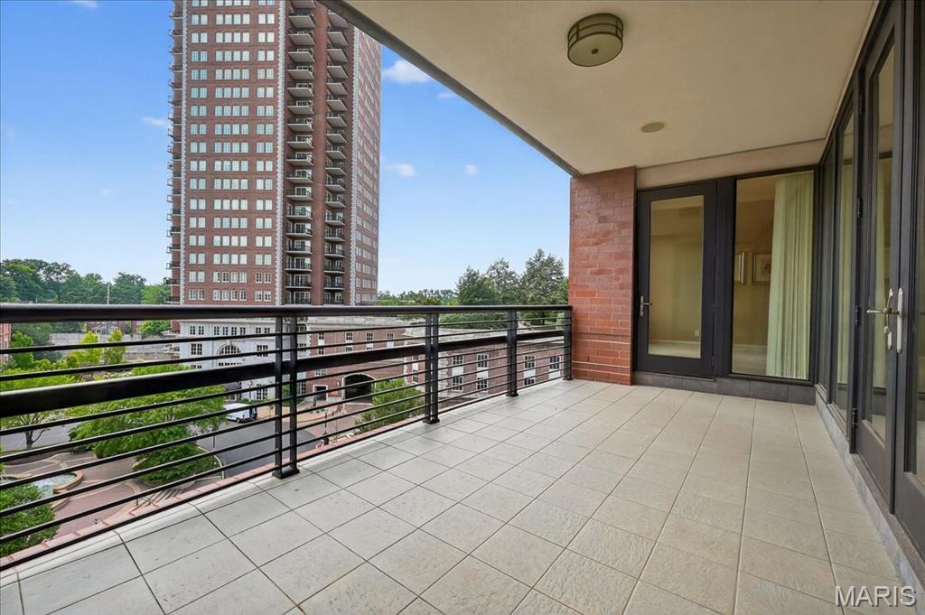 Crescent Condo - Residential