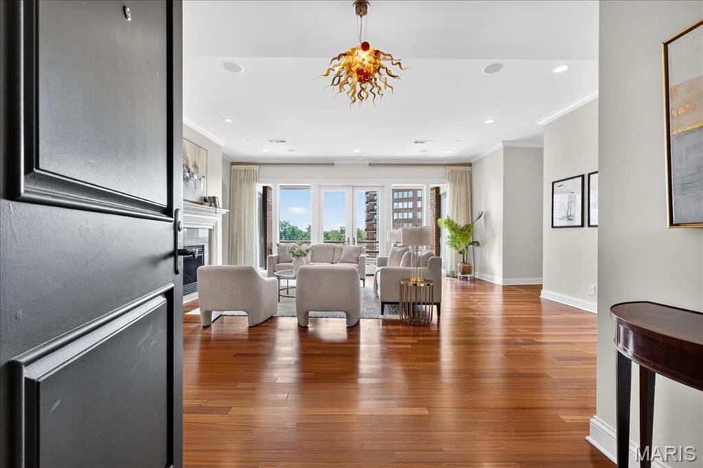 Crescent Condo - Residential