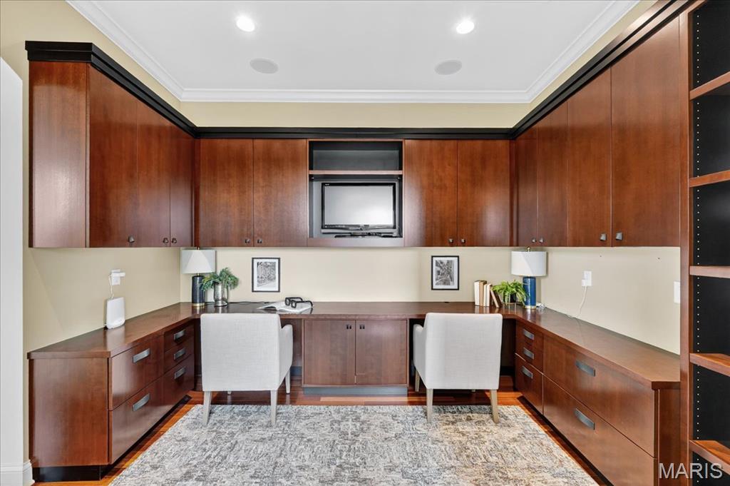 Crescent Condo - Residential