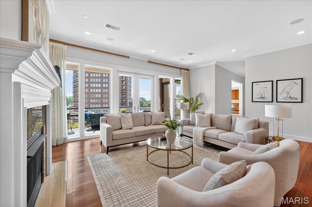 Crescent Condo - Residential