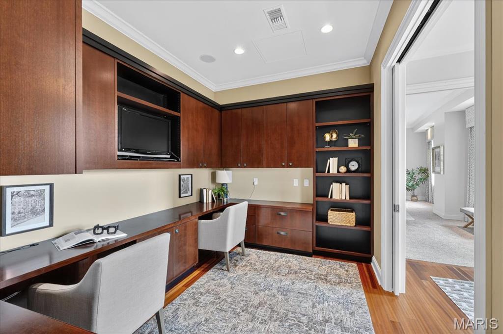 Crescent Condo - Residential