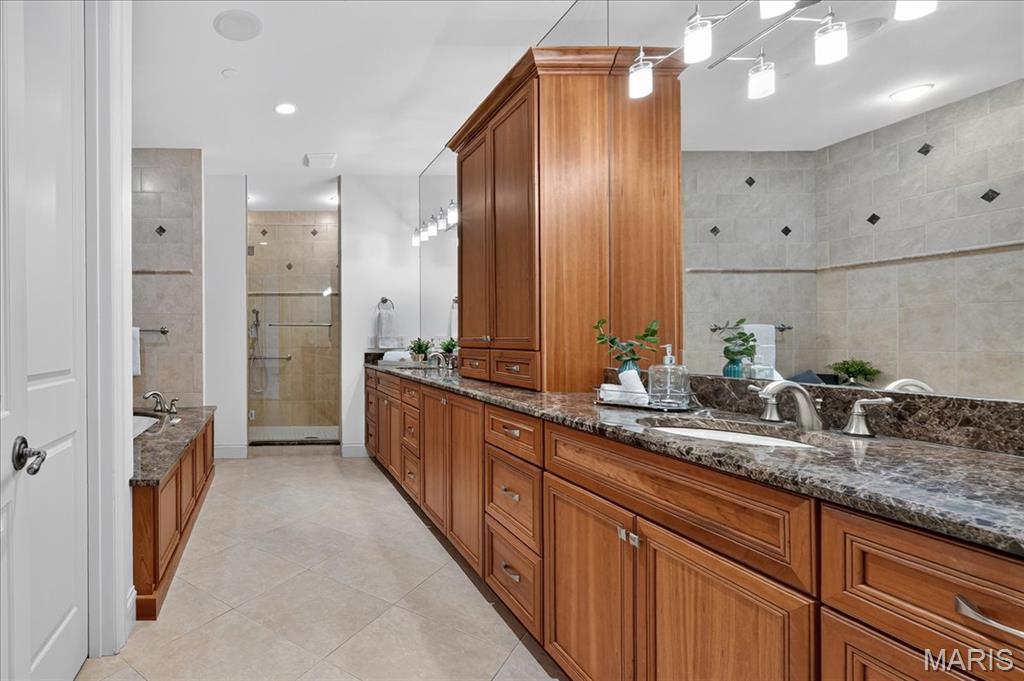 Crescent Condo - Residential