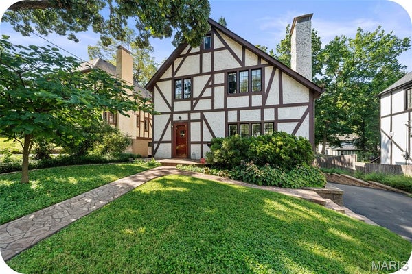 332 NEWPORT AVE, WEBSTER GROVES, MO 63119 - Image c3f292c87be7d002fa643e8a4fb5ebc3/2346663102