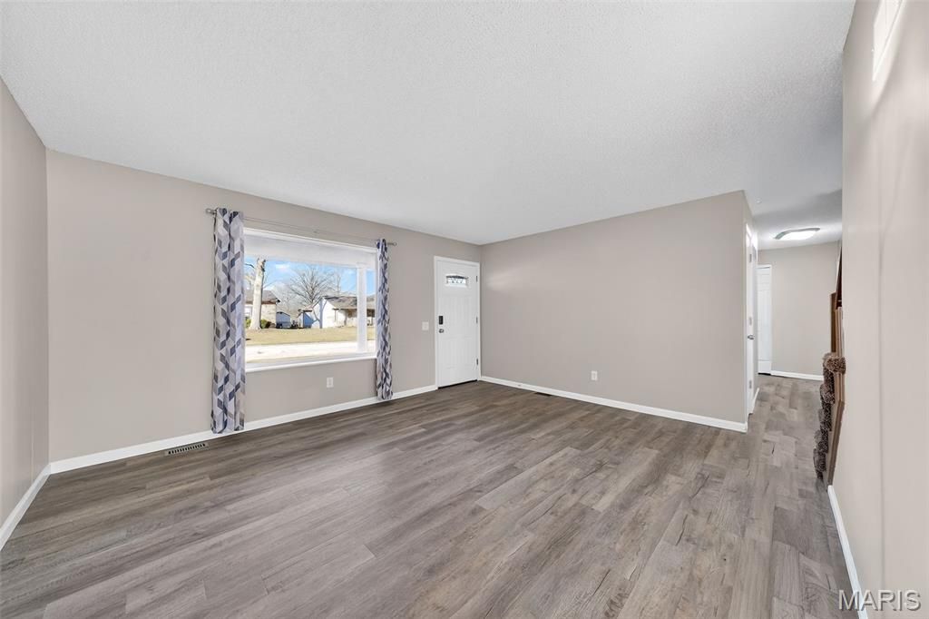 Photo of 6 Dogwood Lane, St Peters, MO 63376 (MLS # 26003508)