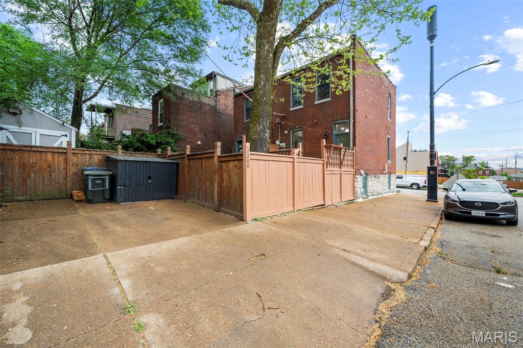 Sianos - Residential