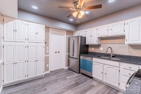 Tiny photo for 590 Sarah Lane #208, Creve Coeur, MO 63141 (MLS # 25076947)