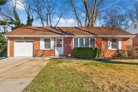 2018 W Adams Street St Charles MO 63301