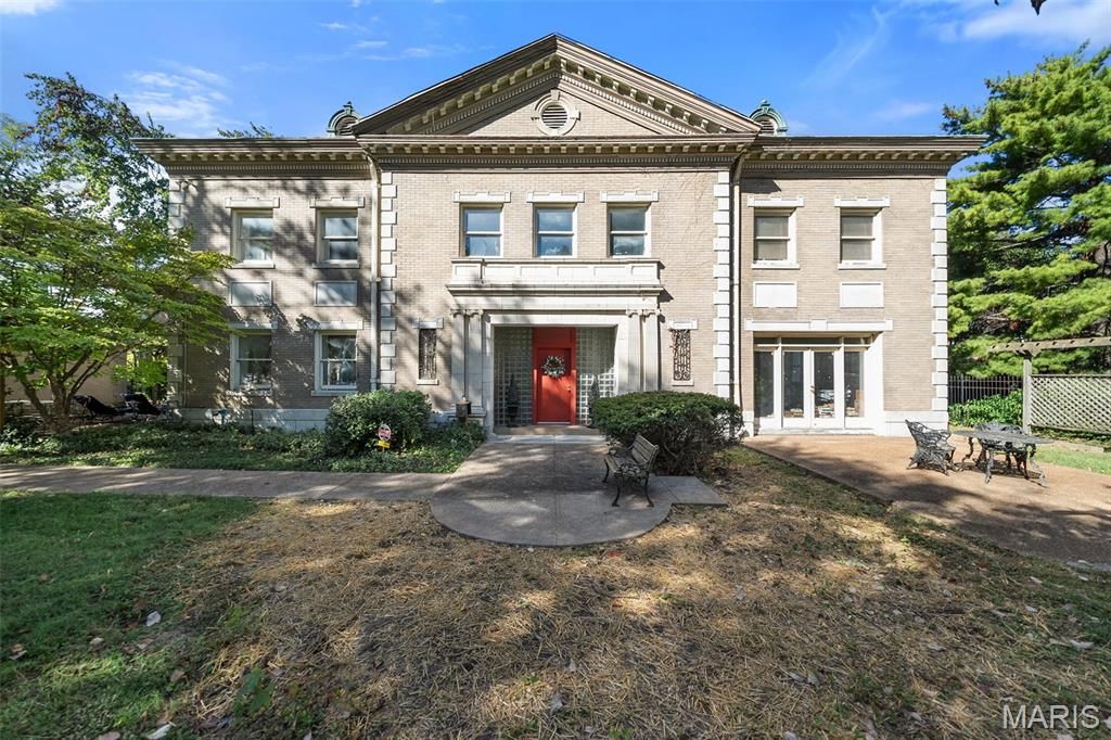 Photo of 5015 Lindell Boulevard, St Louis, MO 63108 (MLS # 25070078)