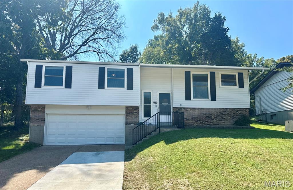 Photo of 1922 Catlin Drive, Barnhart, MO 63012 (MLS # 26055372)