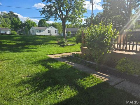 Tiny photo for 10808 Three Court Drive, St Louis, MO 63123 (MLS # 26030513)