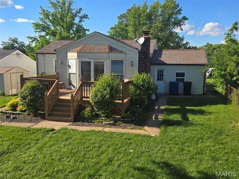 Tiny photo for 10808 Three Court Drive, St Louis, MO 63123 (MLS # 26030513)
