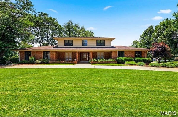 14196 CROSS TRAILS DR, CHESTERFIELD, MO 63017 - Image c4e5b72b0c4e63a72e698ca00a176cbd/4089345976