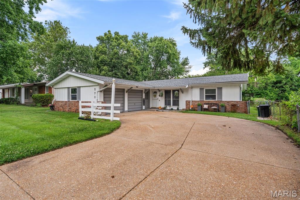 573 Coach Light Lane