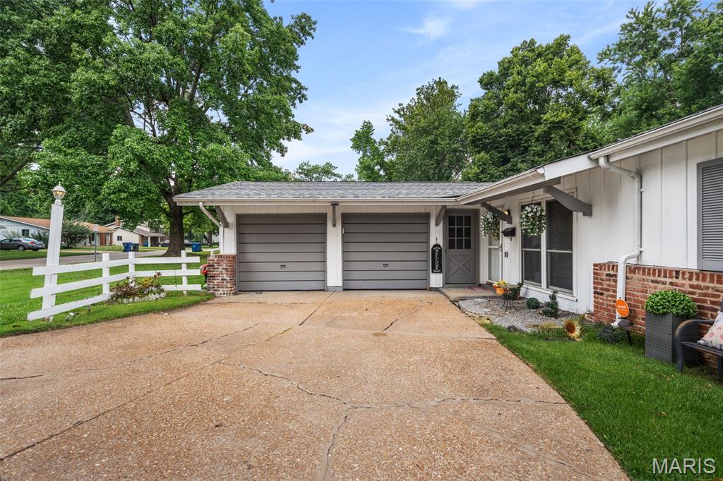 573 Coach Light Lane