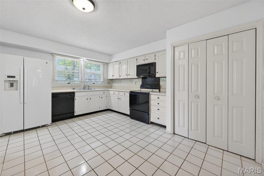 Woodlake Village Condo 4 - Residential