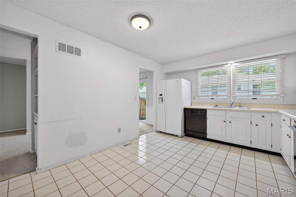 Woodlake Village Condo 4 - Residential