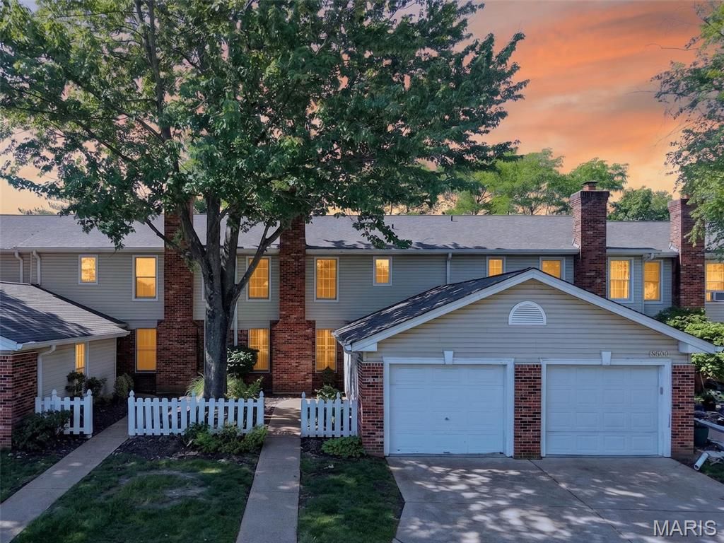 Photo of 13304 Streamwood Drive, St Louis, MO 63141 (MLS # 26029420)