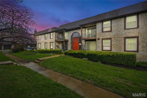Photo of 11921 Villa Dorado Drive #A, St Louis, MO 63146 (MLS # 26011351)