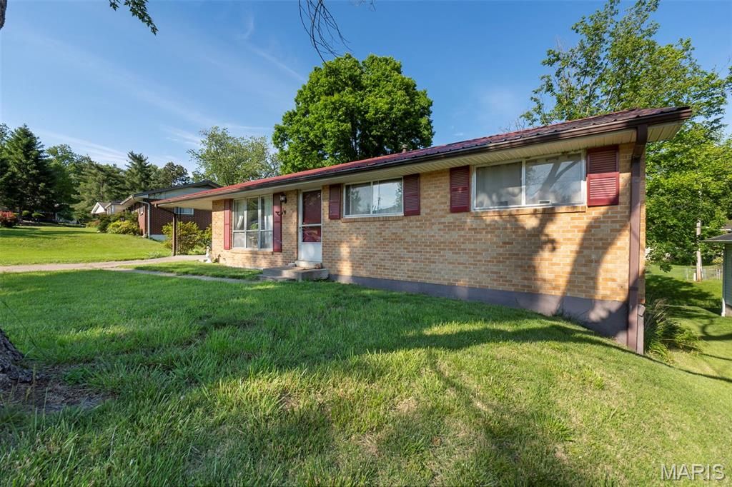 Photo of 1514 Vickie Street, Cape Girardeau, MO 63701 (MLS # 26028435)
