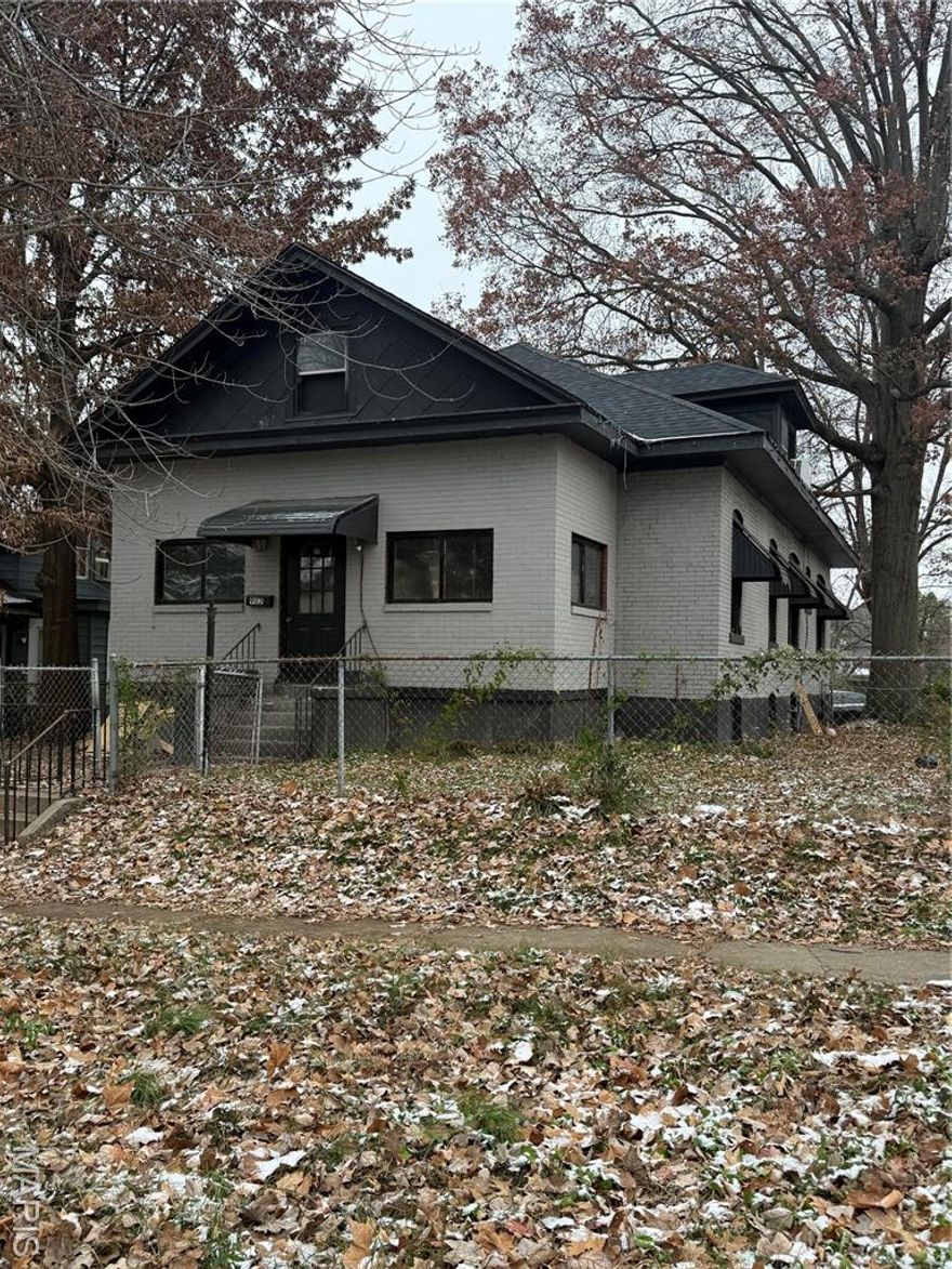 Great opportunity as home is listed $10,000 under appraisal! 

Unit is large- 5 bedrooms, 2 bathrooms.
Unfinished basement.
Home is currently leased at $1500
Great investment opportunity or would be great for buyers looking to build equity and do some light work to make a home their own! 

Has a partially fenced in yard, great enclosed front porch area and more!