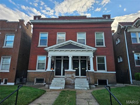 Photo of 1832 Russell Boulevard, St Louis, MO 63104 (MLS # 25069395)