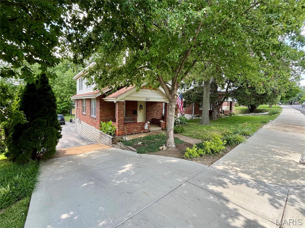 Main image without alt text