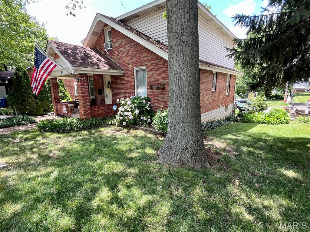 Main image without alt text