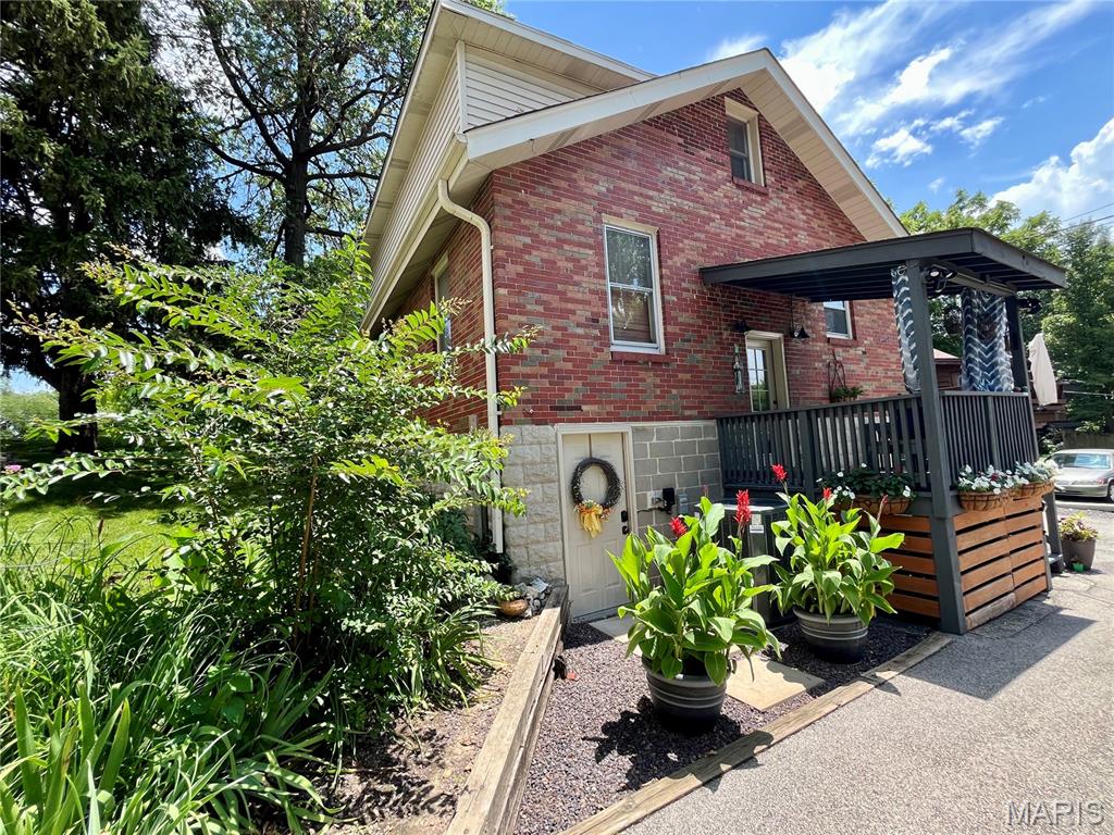 Main image without alt text