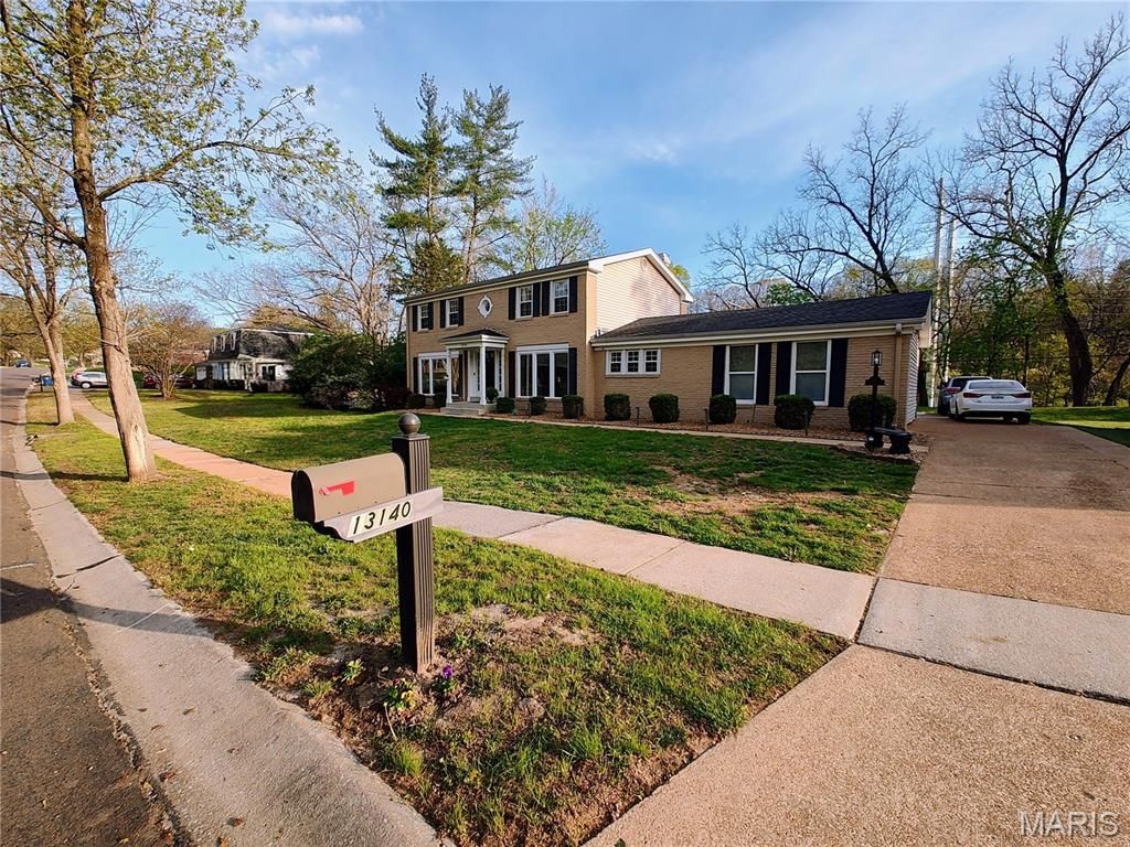 Photo of 13140 Greenbough Drive, Unincorporated, MO 63146 (MLS # 26017268)