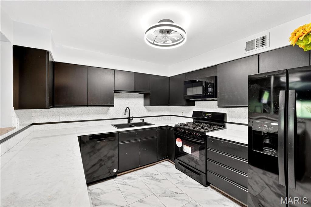 St Louis, Missouri 63138, United States, 2 Bedrooms Bedrooms, ,2 BathroomsBathrooms,Residential,Active,203403