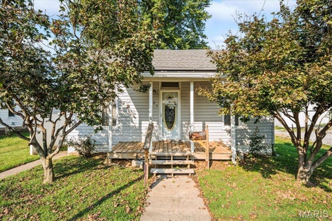 Photo of 483 N Broadway Street, Nashville, IL 62263 (MLS # 26060071)