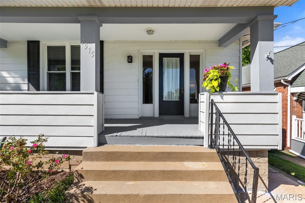 Photo of 7515 Lansdowne Avenue, Shrewsbury, MO 63119 (MLS # 26024698)