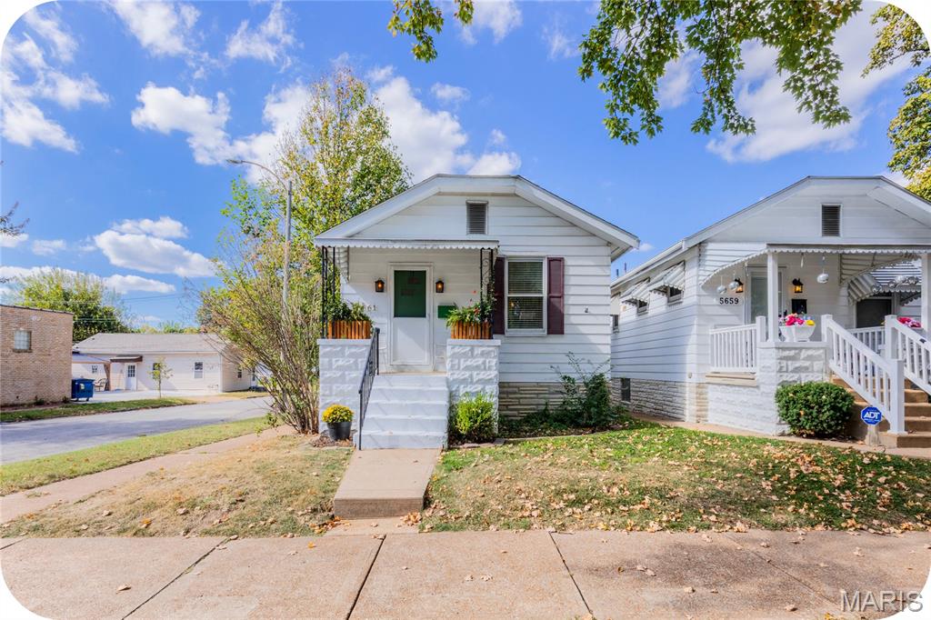 Photo of 5661 Leona Street, St Louis, MO 63116 (MLS # 26055979)