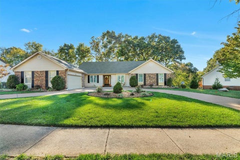 Photo of 14650 Chesterfield Trails Drive, Chesterfield, MO 63017 (MLS # 26068905)