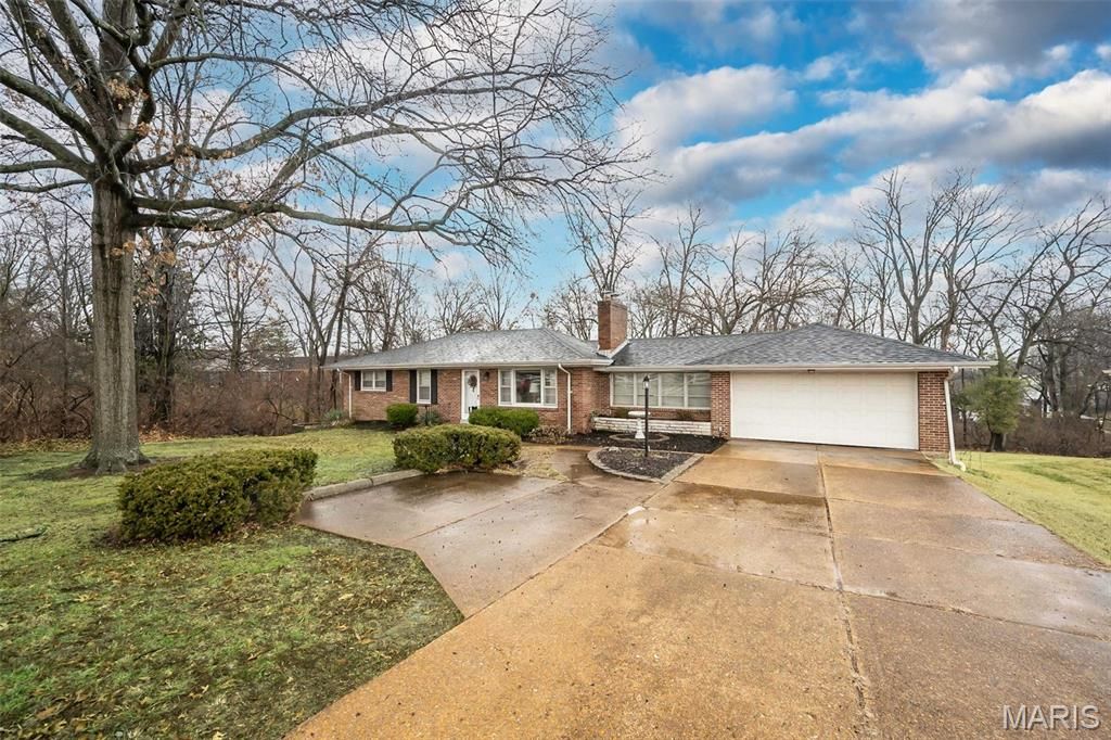 Photo of 521 Kehrs Mill Road, Ballwin, MO 63011 (MLS # 26013694)