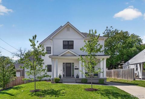 Photo of 427 Venneman Avenue, Glendale, MO 63122 (MLS # 26024558)