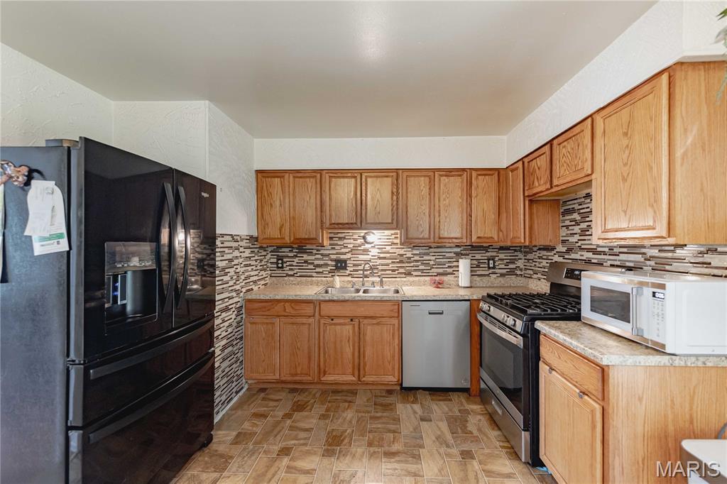 St Louis, Missouri 63138, United States, 3 Bedrooms Bedrooms, ,2 BathroomsBathrooms,Residential,Pending,187156