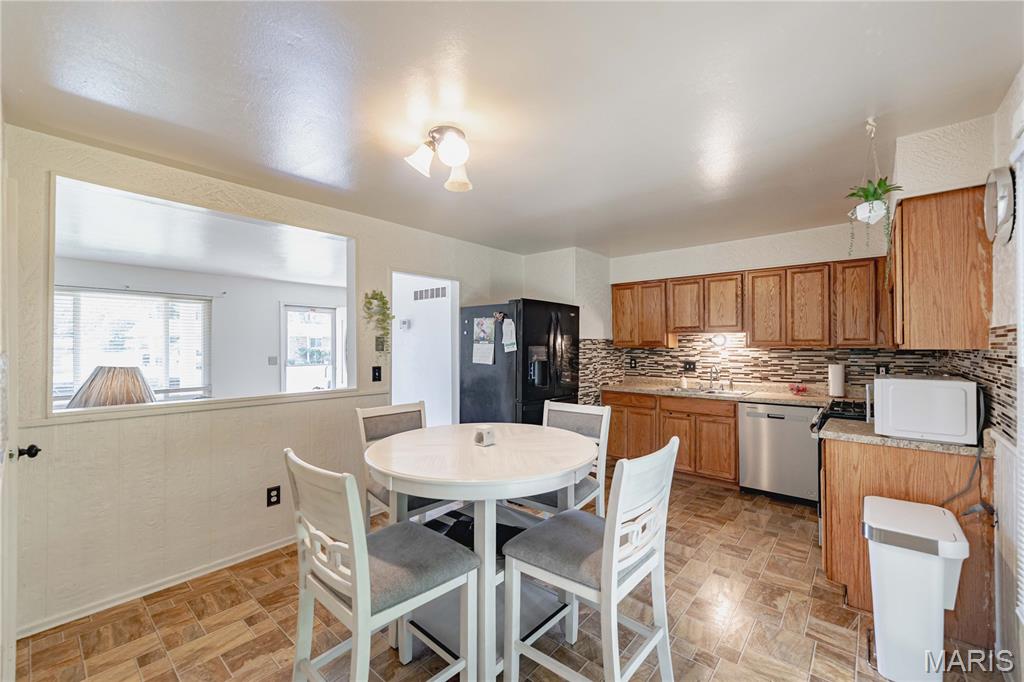 St Louis, Missouri 63138, United States, 3 Bedrooms Bedrooms, ,2 BathroomsBathrooms,Residential,Pending,187156