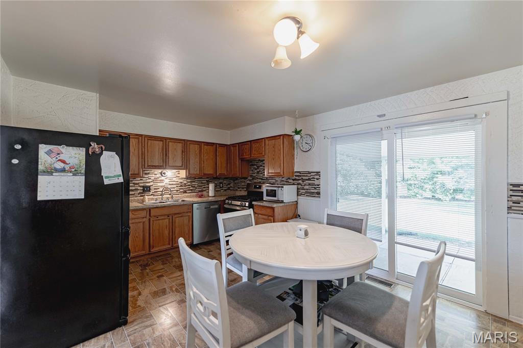 St Louis, Missouri 63138, United States, 3 Bedrooms Bedrooms, ,2 BathroomsBathrooms,Residential,Pending,187156