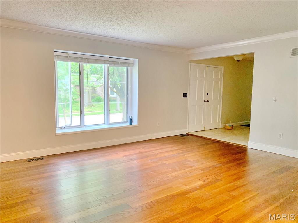Photo of 15237 Kempwood Drive, Chesterfield, MO 63017 (MLS # 26049564)