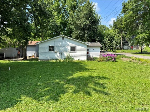 Tiny photo for 210 N 6th Street, Elsberry, MO 63343 (MLS # 26044587)