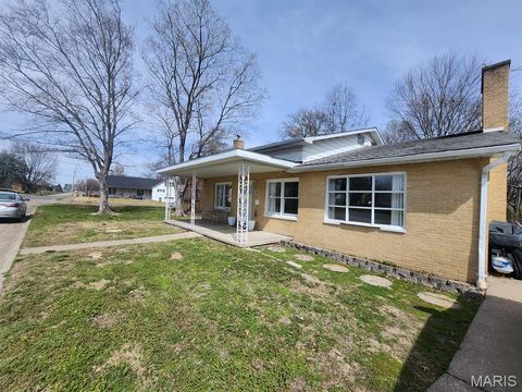 Photo of 710 N Maple Street, Sparta, IL 62286 (MLS # 26017699)