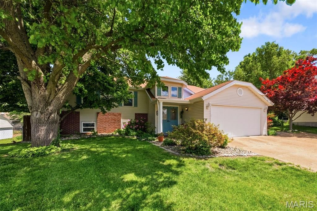 Photo of 2425 Farnham Court, Florissant, MO 63033 (MLS # 26024416)