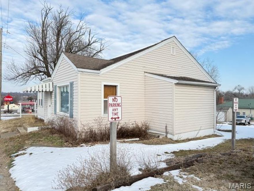 Property is being sold AS IS.  Great investment property to flip or remodel for future leasing.  Some of the specifics are unknown as this is a foreclosure property.