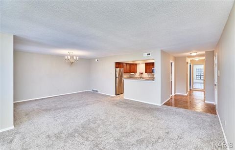 Tiny photo for 927 Claytonbrook Drive #3, Ballwin, MO 63011 (MLS # 25080409)