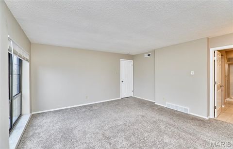 Tiny photo for 927 Claytonbrook Drive #3, Ballwin, MO 63011 (MLS # 25080409)