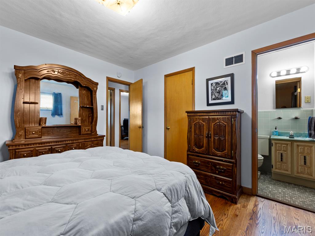 St Louis, Missouri 63129, United States, 3 Bedrooms Bedrooms, ,2 BathroomsBathrooms,Residential,Pending,179640