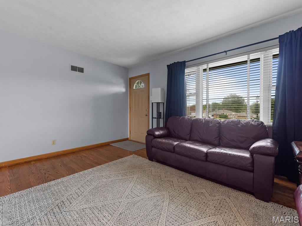 St Louis, Missouri 63129, United States, 3 Bedrooms Bedrooms, ,2 BathroomsBathrooms,Residential,Pending,179640