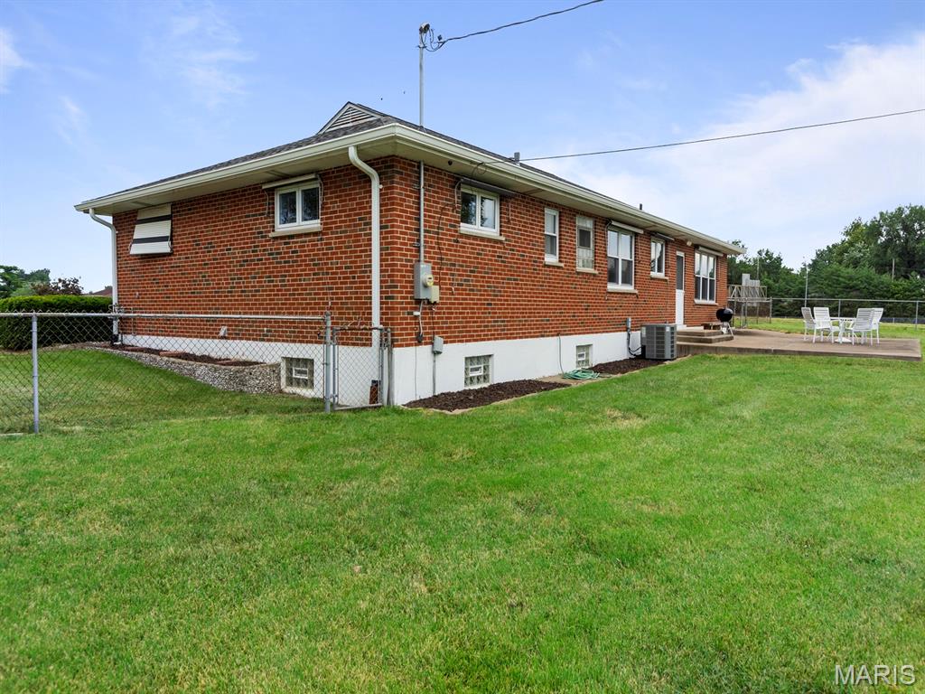 St Louis, Missouri 63129, United States, 3 Bedrooms Bedrooms, ,2 BathroomsBathrooms,Residential,Pending,179640