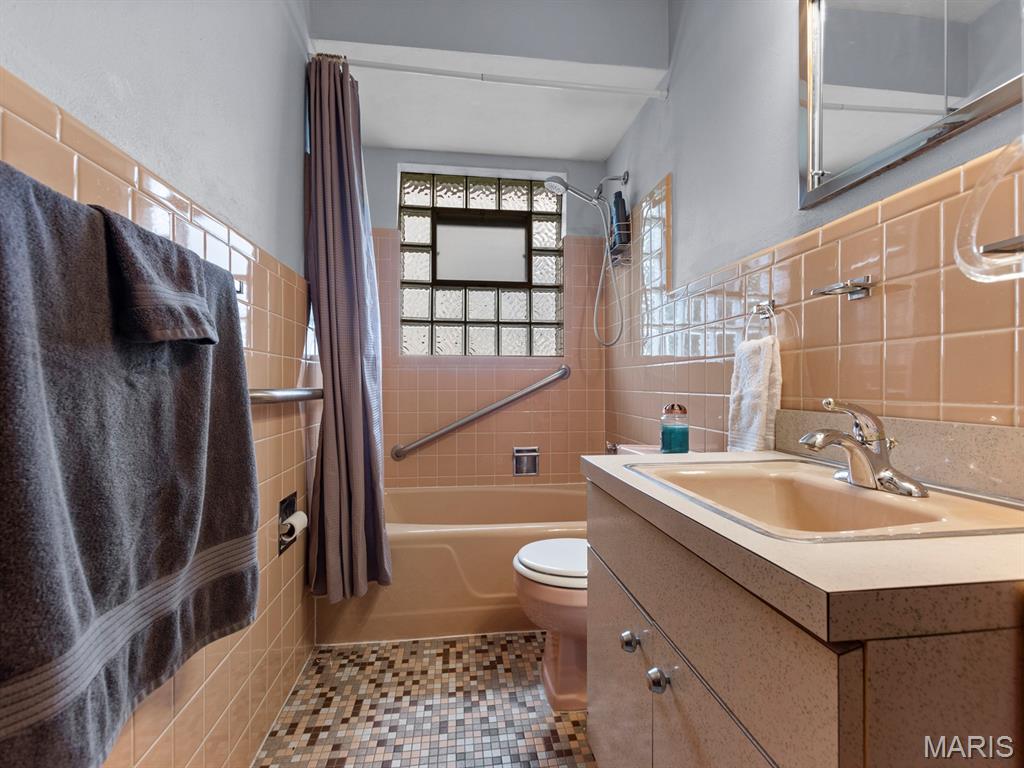 St Louis, Missouri 63129, United States, 3 Bedrooms Bedrooms, ,2 BathroomsBathrooms,Residential,Pending,179640